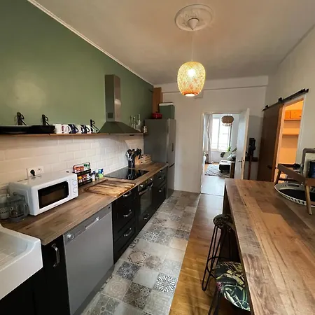 Le Loves Me * Breszt